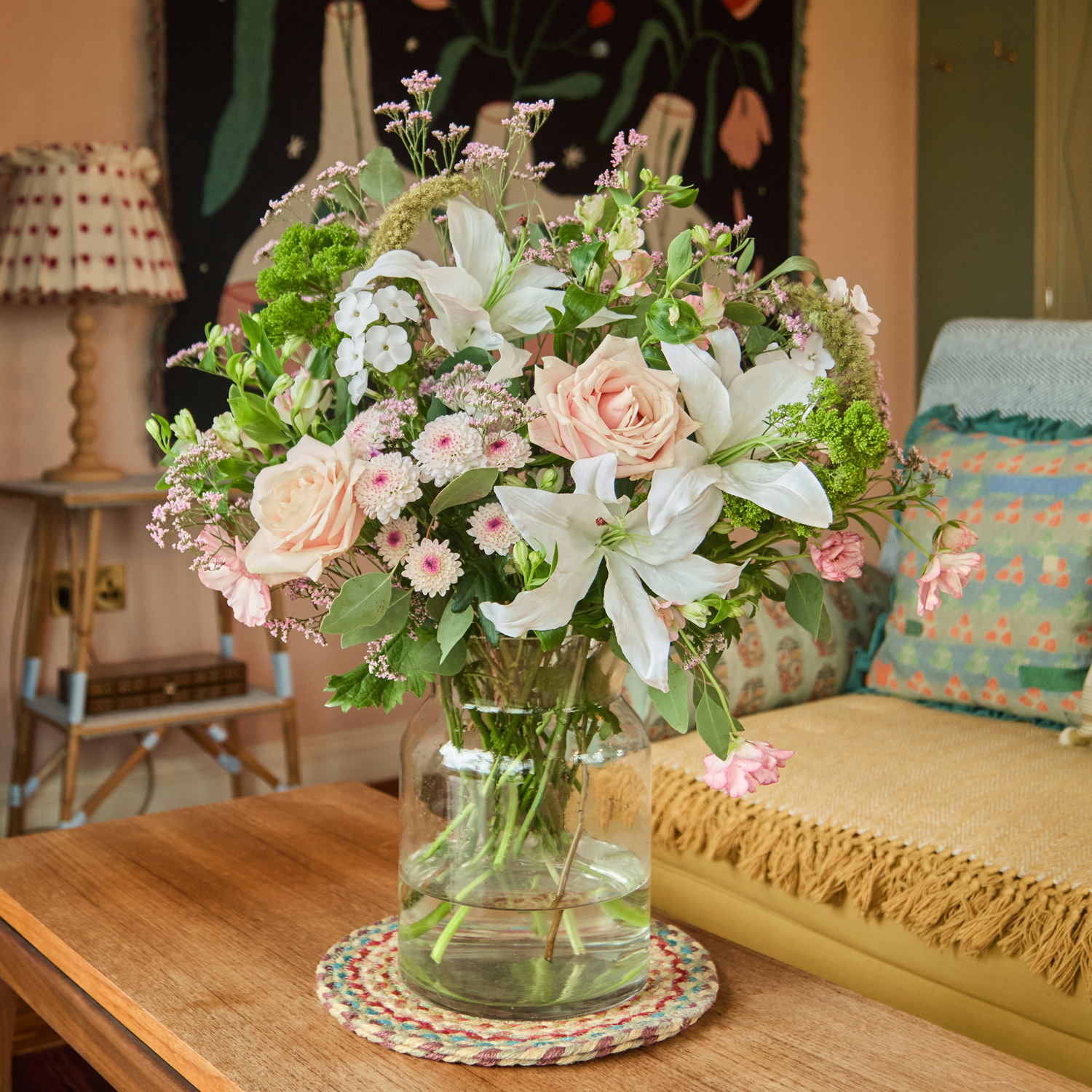 Easter flowerbouquet with ranunculus & roses | Send flowers online | Apricot Sorbet | size: showstopper, photo 2
