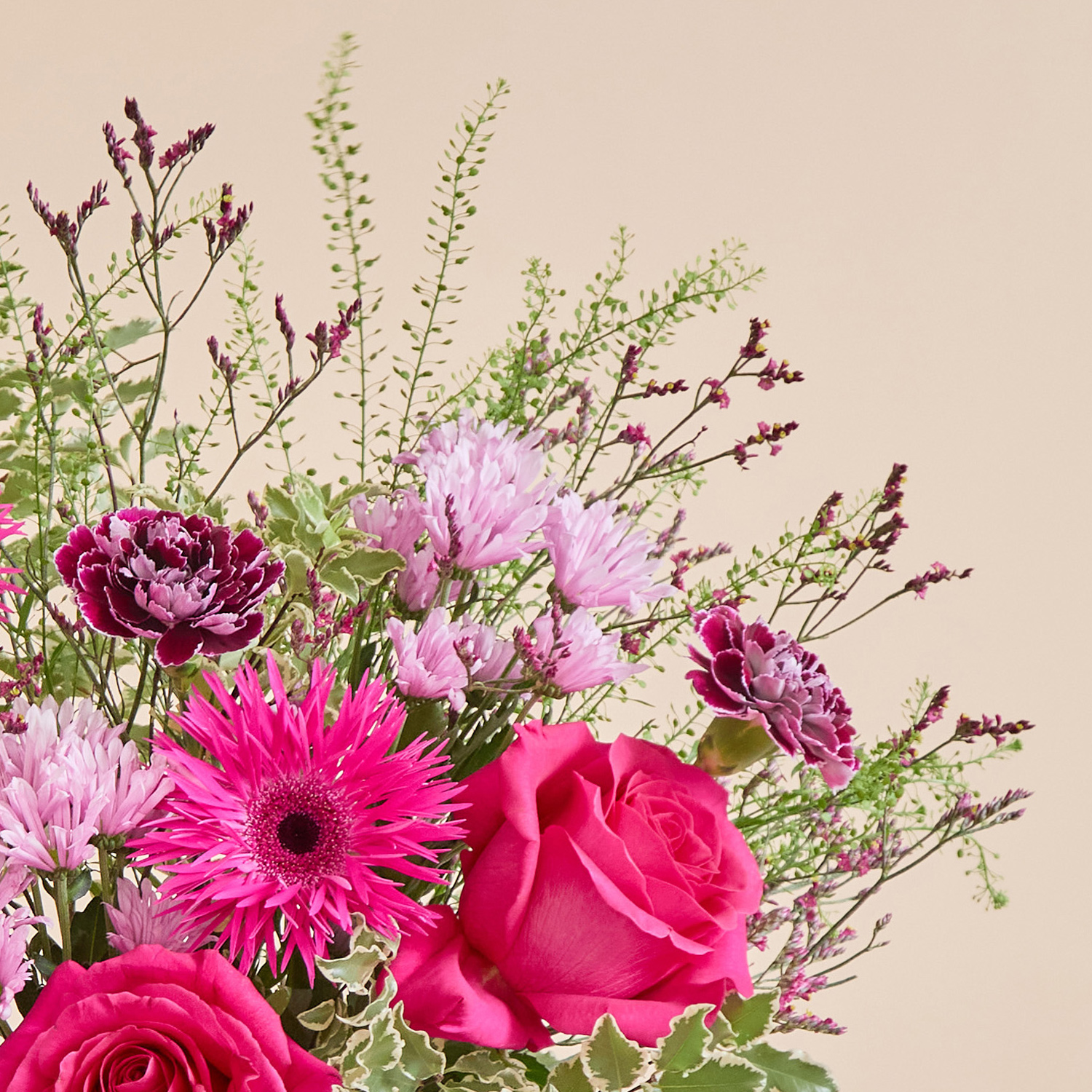 Flower bouquet with roses & santinis | Send flowers online | Neon Sky | size: classic, photo 3