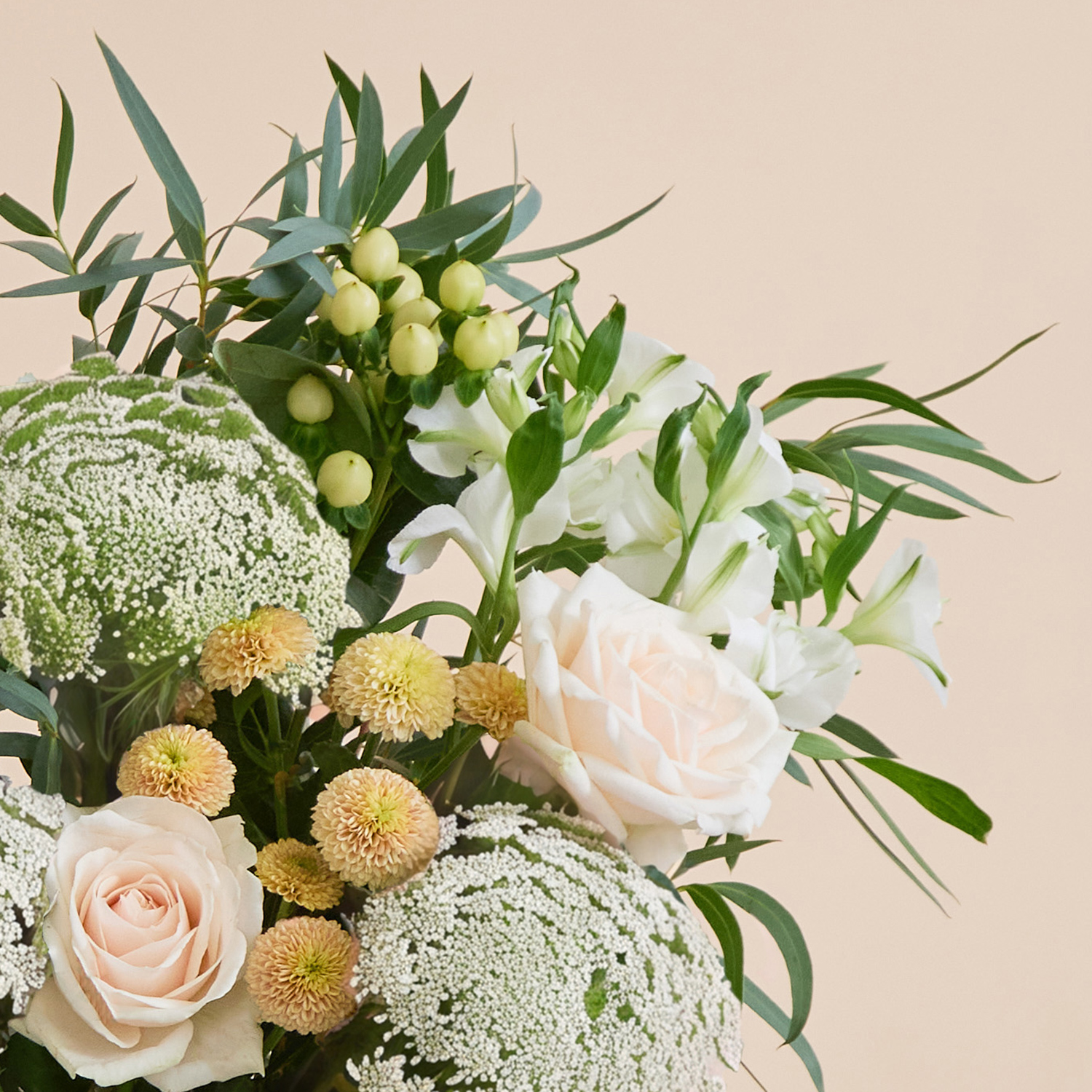 Anniversary Flower bouquet with roses & santinis | Send flowers online | Cabbage Patch | size: classic, photo 3