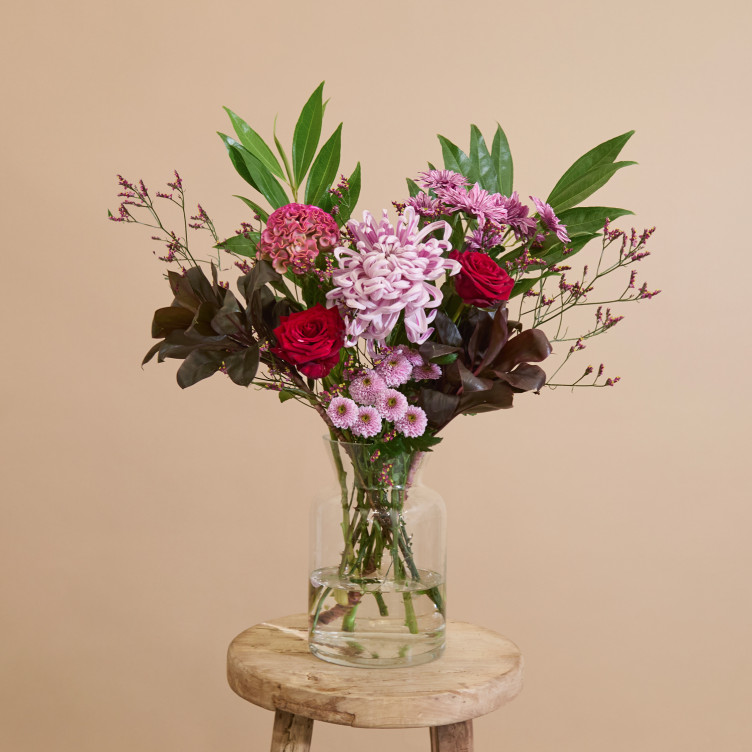 Fresh white lilies flower arrangement - Freddie's Flowers image