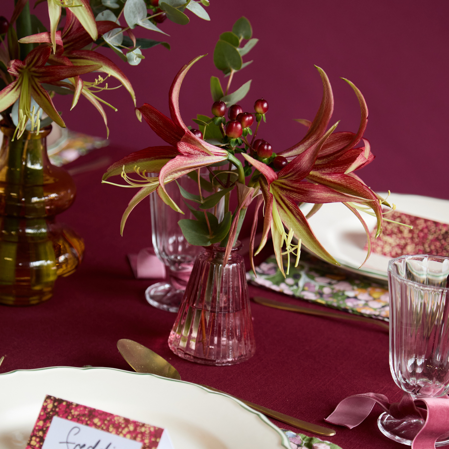 The Garnet & Gold Tablescape Set With Flowers